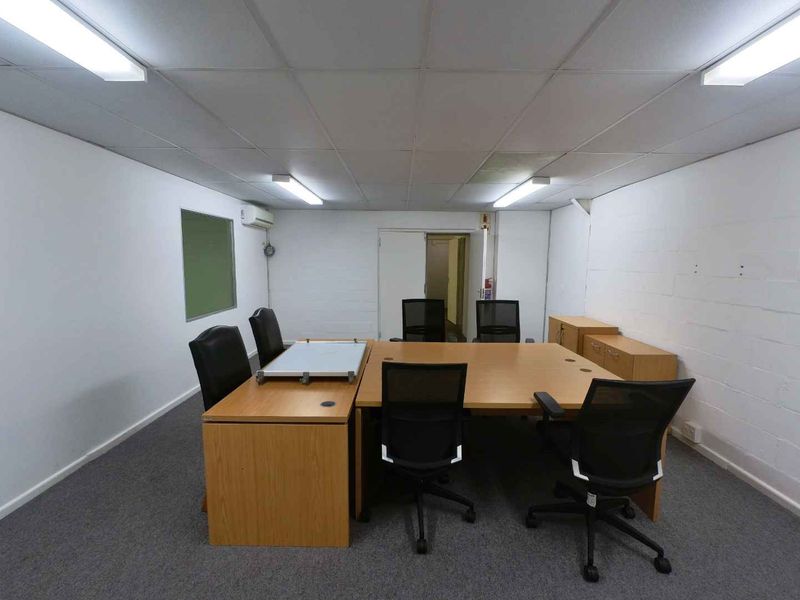 Secure double volume warehouse/offices to let - Montague Gardens. - Photo 6