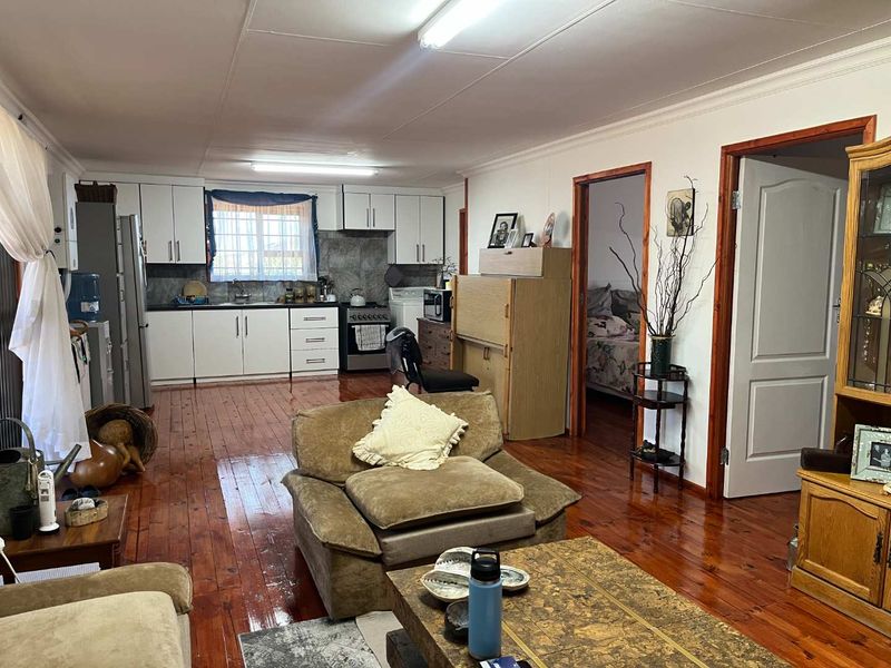 Beautiful 9.053 ha Smallholding with House & Cottage – Completely Off-Grid – Just Outside Upington - Photo 9