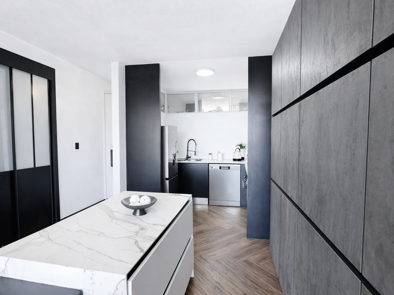 Fully Furnished Executive 1-Bedroom in Benmore | Walk to Sandton | Inverter - Photo 4