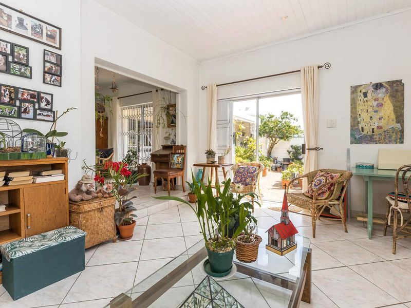 Spacious family home in the heart of Milnerton - Photo 10