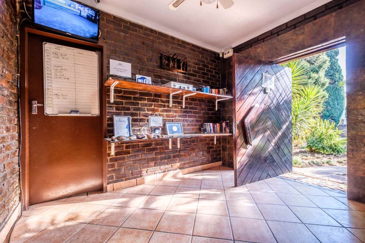 A GUESTHOUSE NEAR THE AIRPORT - Photo 2