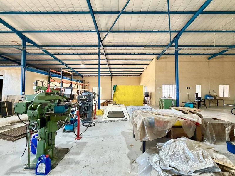 Prime commercial property for sale in Prosperita with 4,050 m2 erf . - Photo 4