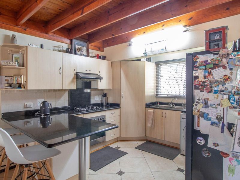 Charming Townhouse in Blue Lakes Estate Awaits You! - Photo 9