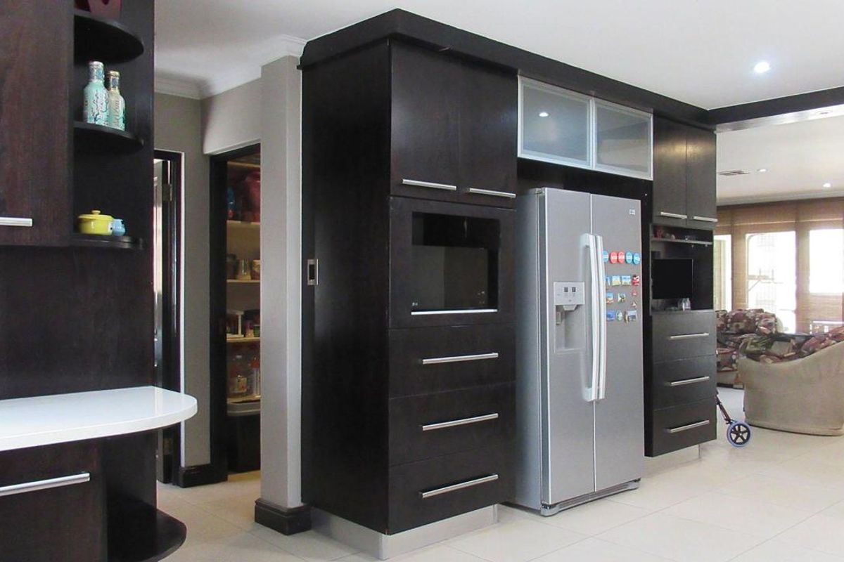 3 Bedroom House for sale in Glenvista - Photo 3