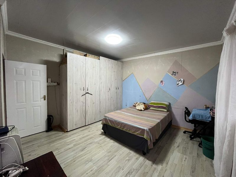 Spacious Family Home with Separate Flatlet – Ideal for Extended Living - Photo 6