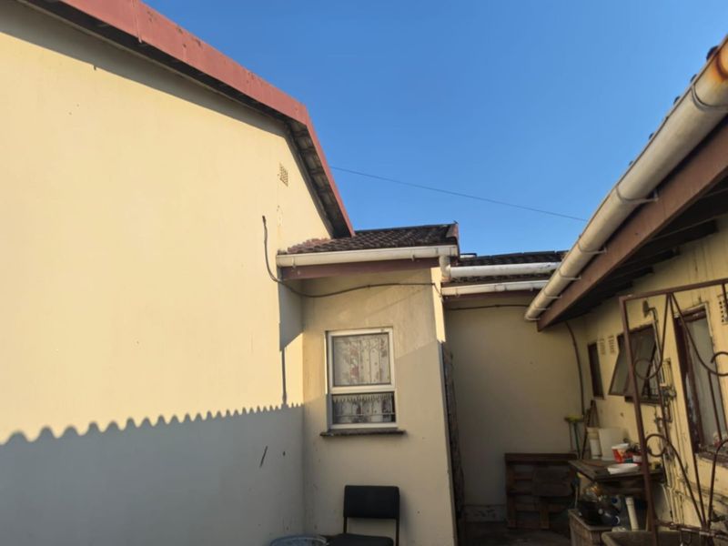 Charming 2 Bedroom Home Awaits You in Shallcross - Photo 2