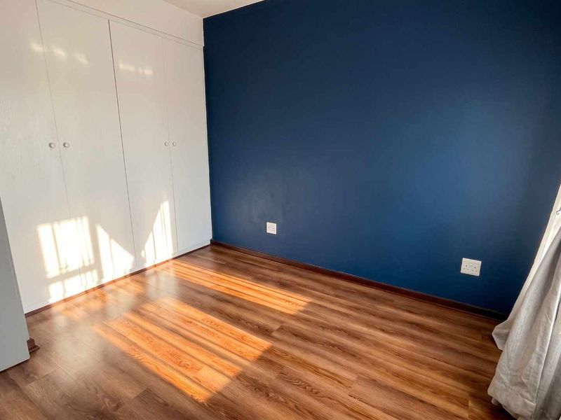 Charming Two-Bedroom Ground Floor Apartment in Secure Complex - Photo 8