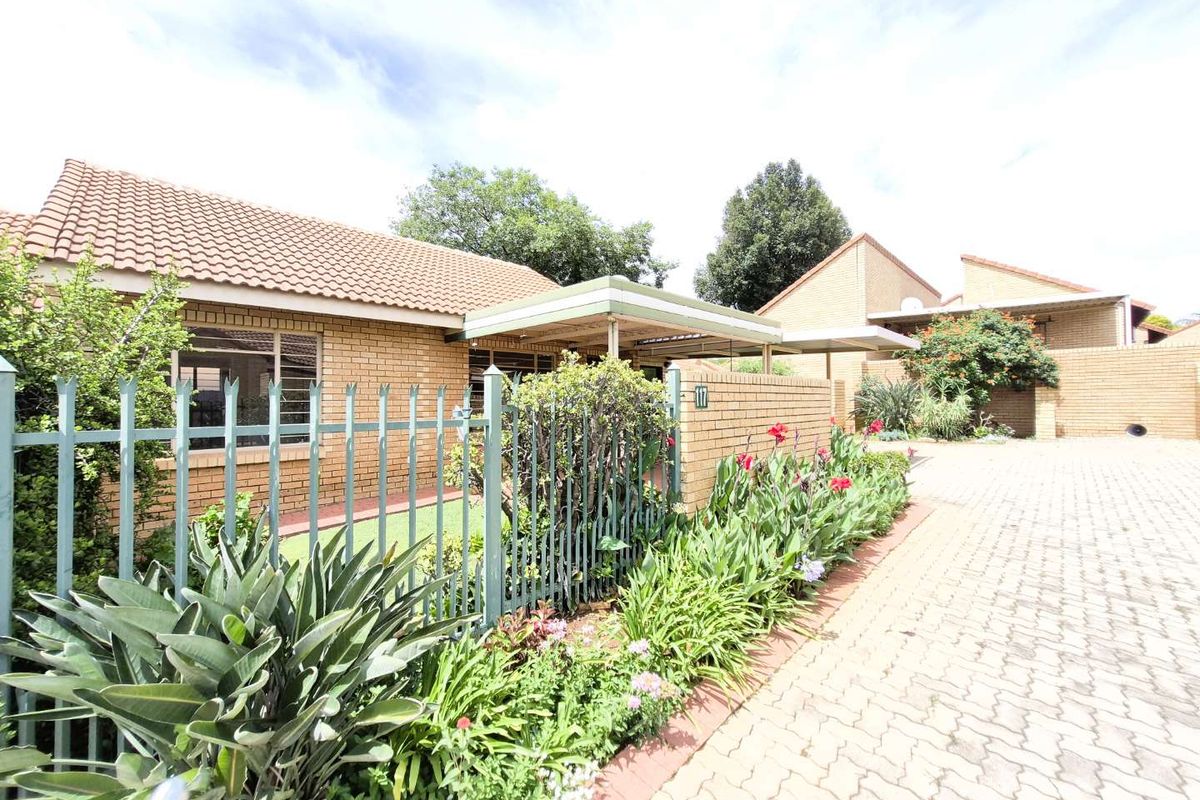 FOR SALE – Selrose Park Retirement Village - 1 Bedroom / 2 Living Retirement unit Equestria Pretoria - Photo 2