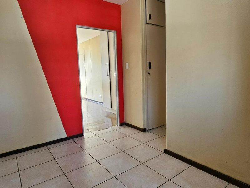 Spacious 3-Bedroom Apartment in the Heart of Sunnyside — Comfort, Convenience & City Living! - Photo 6