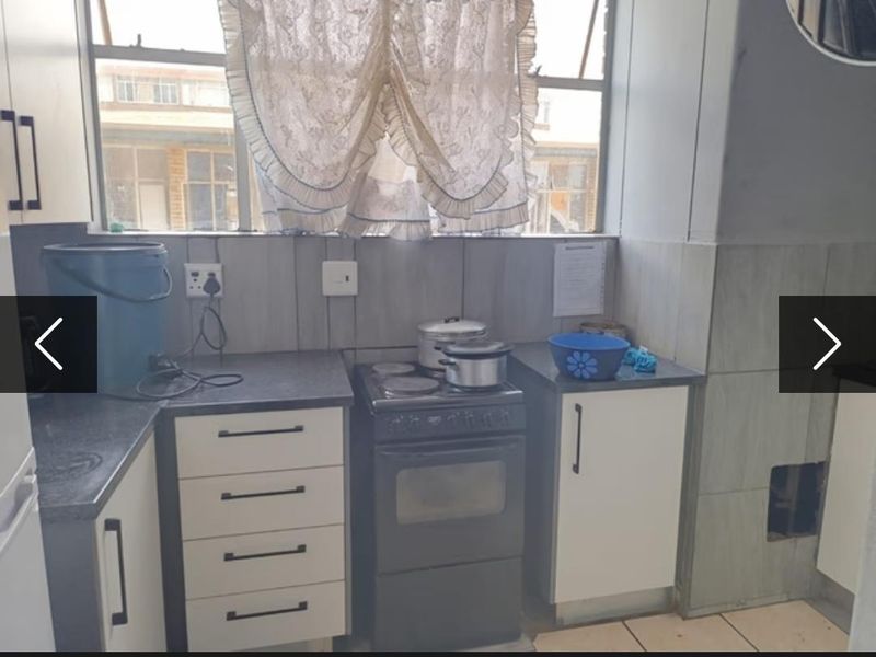 **Charming 2-Bedrooms m Flat in the Heart of Sunnyside** - Photo 9