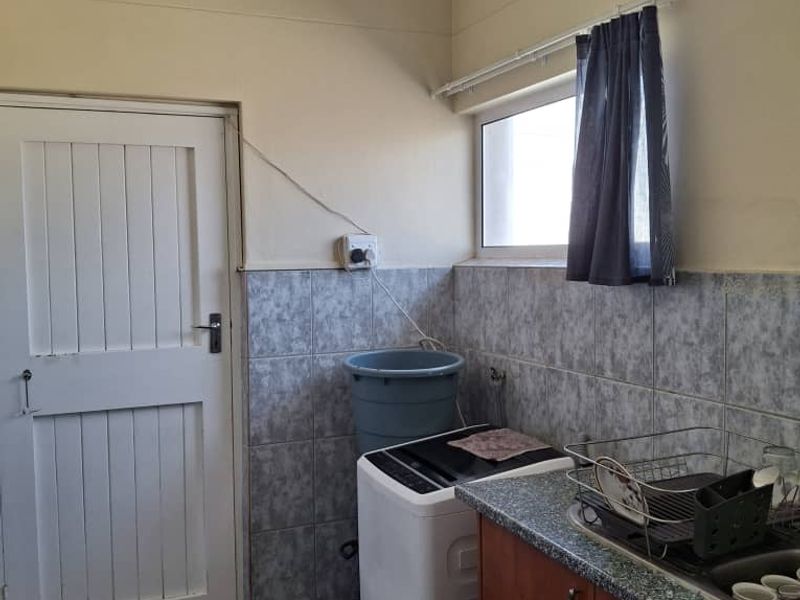 5 Bedroom Doubley Storey house - Very well maintained building and roof - Photo 6