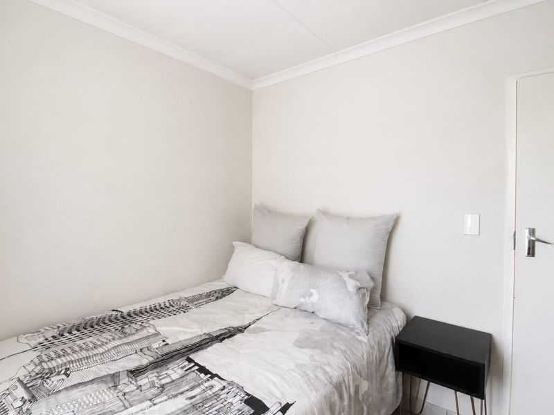 3 Bedroom house for sale in Clayville, Midrand Village Estate - Photo 8