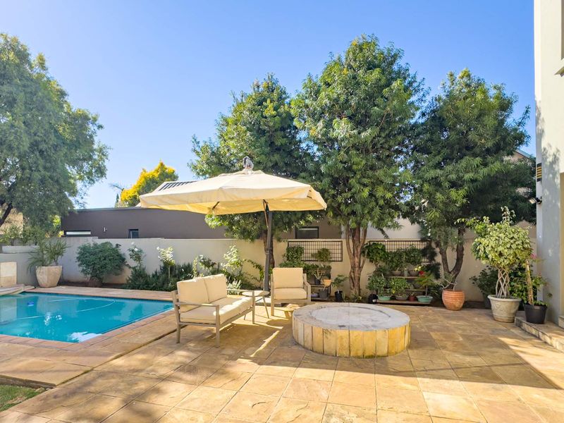 Exclusive Mandate - a Family home like no other - Photo 3