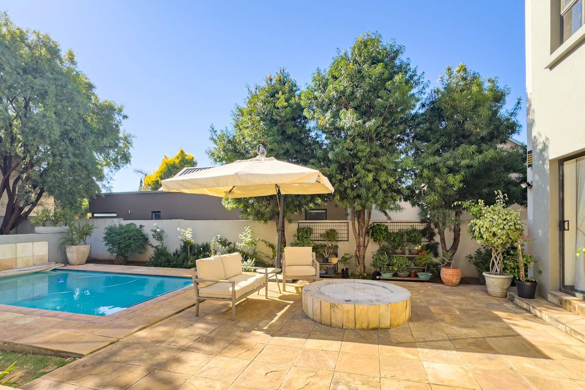 Exclusive Mandate - a Family home like no other - Photo 3