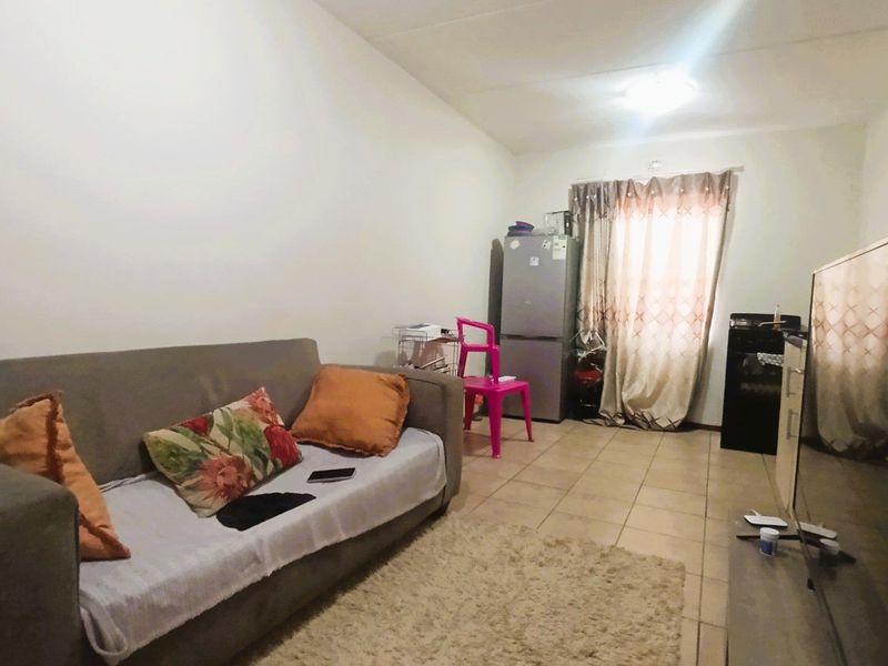 1-Bedroom Ground Floor Unit in a Lifestyle Security Complex - Photo 4