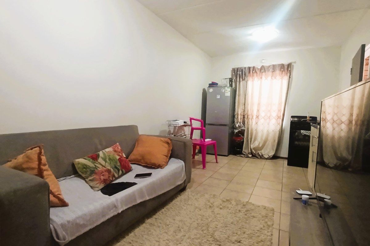 1-Bedroom Ground Floor Unit in a Lifestyle Security Complex - Photo 4