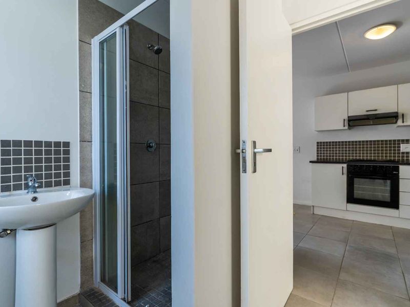 2 Bedroom Apartment - Photo 4