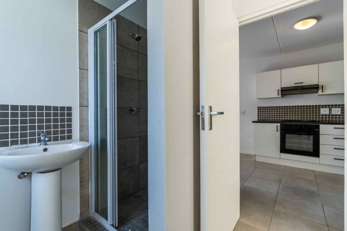 2 Bedroom Apartment - Photo 4