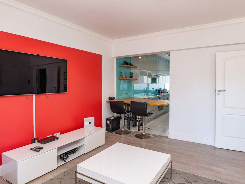 Make an offer on most sought after 2 Bedrooms on the Beach Front Sea Point - Photo 10