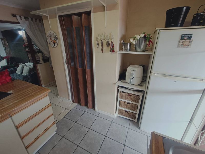 BEAUTIFUL FAMILY HOUSE FOR SALE IN ZWARTKOP!!!! - Photo 6