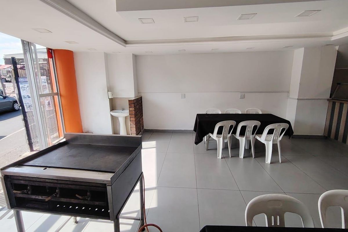 48 m2 Prime Retail Space To Let - Chatsworth Business Square - Photo 3