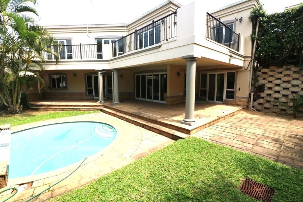 Spacious Umhlanga Townhouse with Pool Oasis - Photo 2