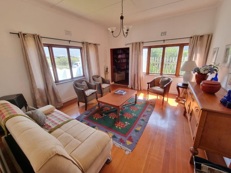 Charming Thatched Home with Ocean & Mountain Views! - Photo 4