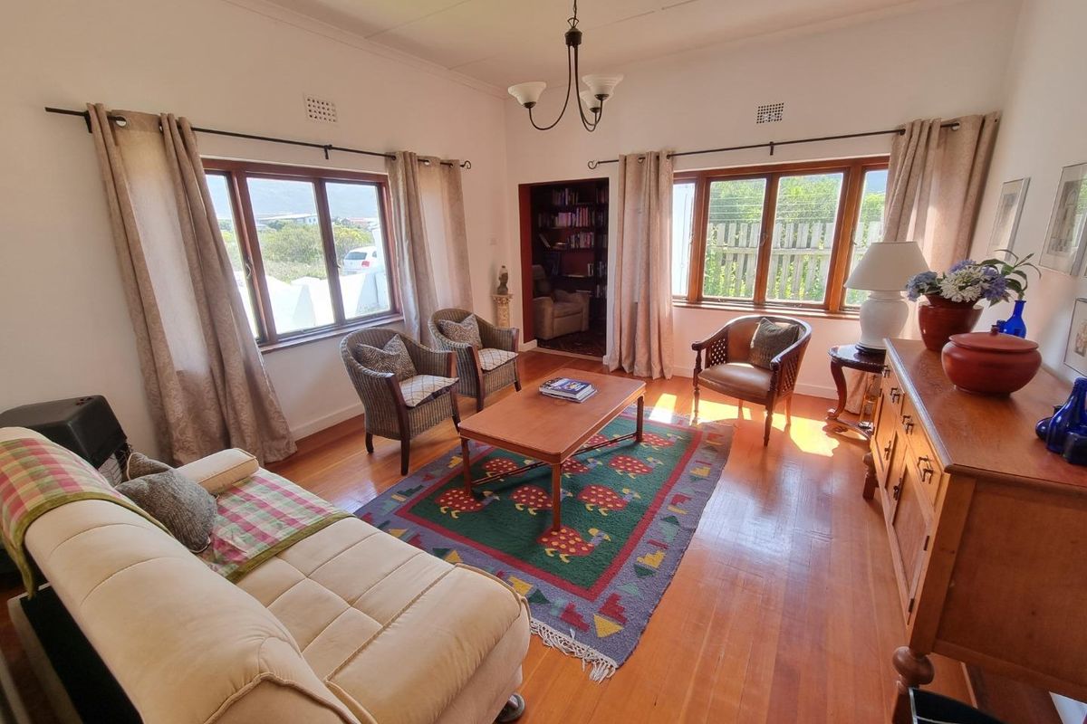 Charming Thatched Home with Ocean & Mountain Views! - Photo 4