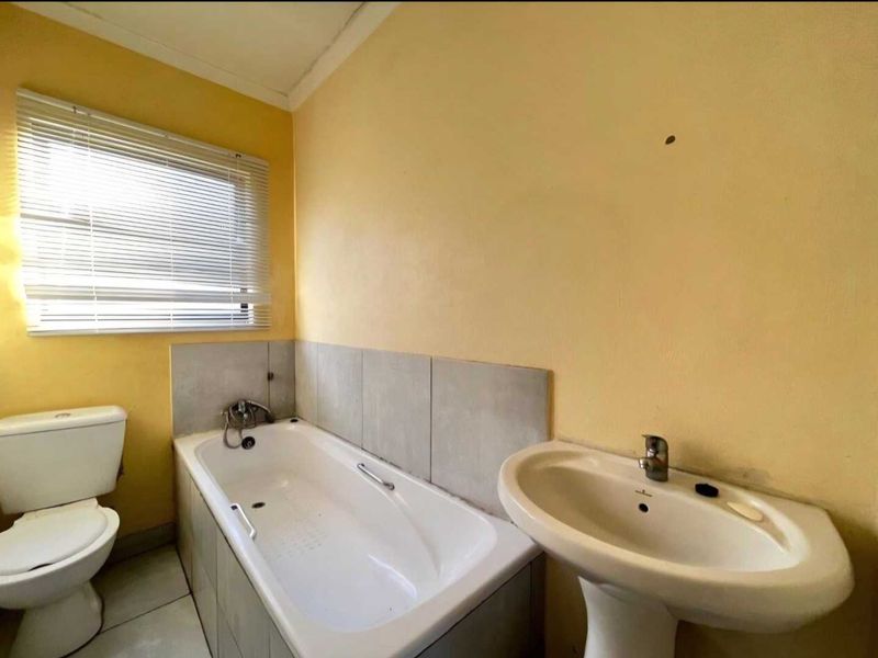 3 Bedroom House For Sale in Vanderbijlpark CE4 - Photo 5