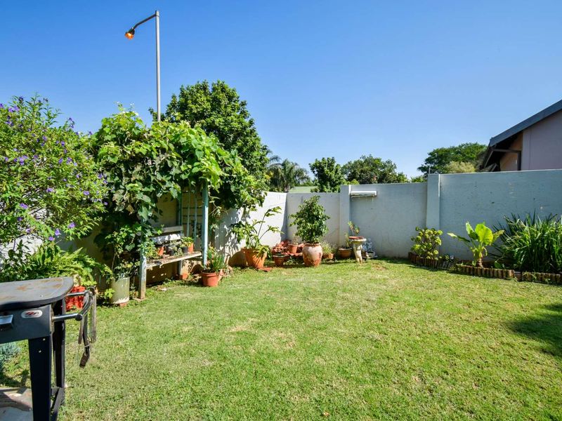 Cute as a button! - Photo 6