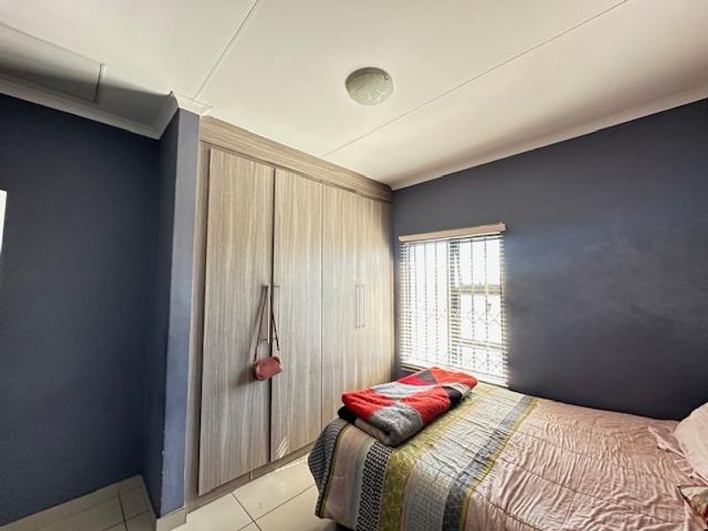 Modern 3-Bedroom Home for Sale in Heatherview, Akasia - Photo 7