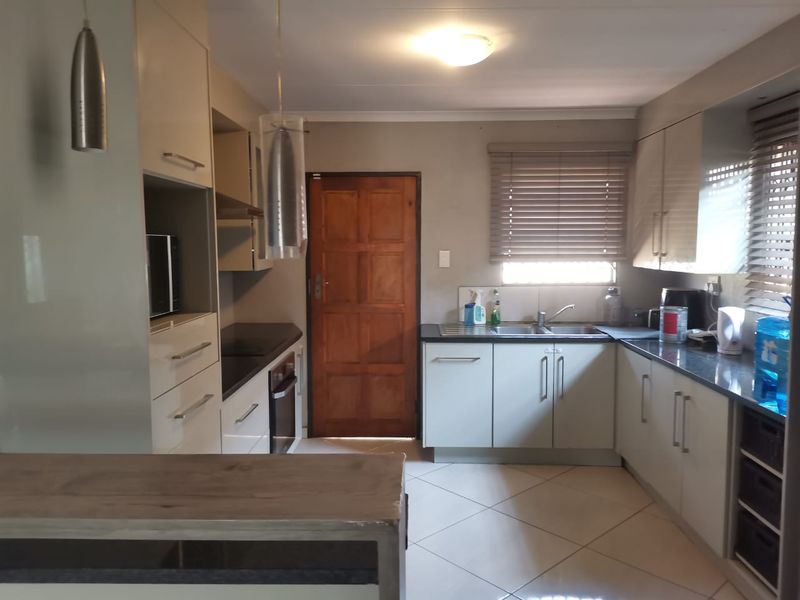 4 Bedroom House For Sale in Vanderbijlpark CE4 - Photo 7