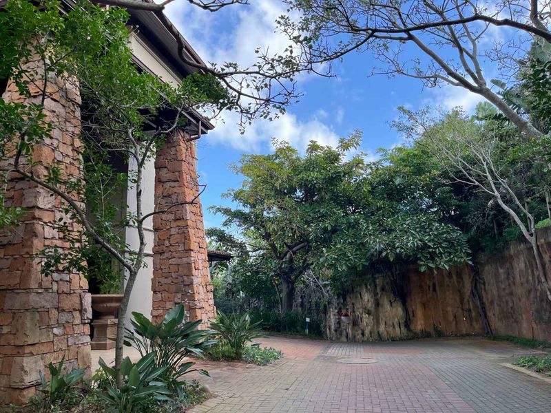 Luxurious 3-Bedroom Apartment with Panoramic Ocean Views in Prestigious Zimbali Estate - Photo 4