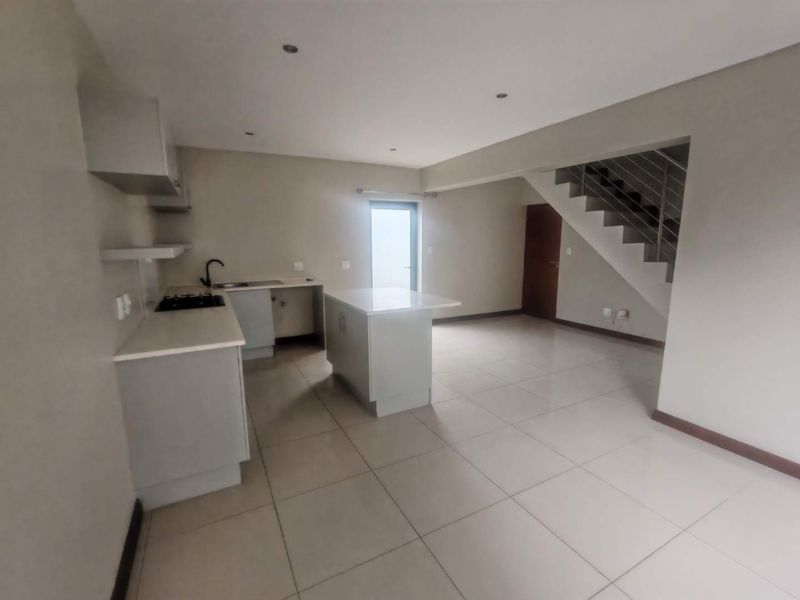 VERY MODERN ARCHITECTURAL DESIGN TOWNHOUSE - Photo 2