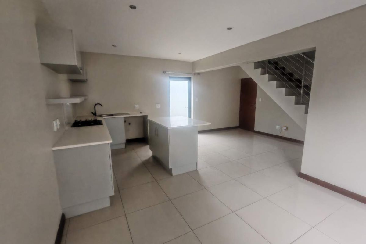 VERY MODERN ARCHITECTURAL DESIGN TOWNHOUSE - Photo 2