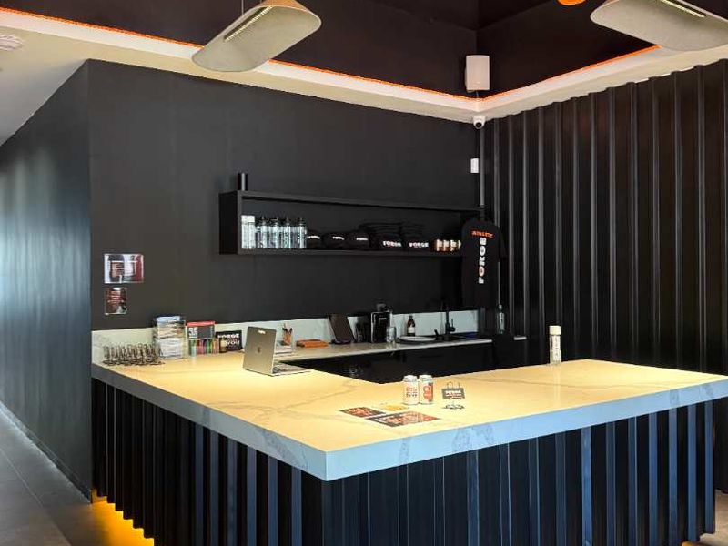 36m2 of retail space within a heated Hyrox gym ideal for fitness, chiropractors - Photo 2