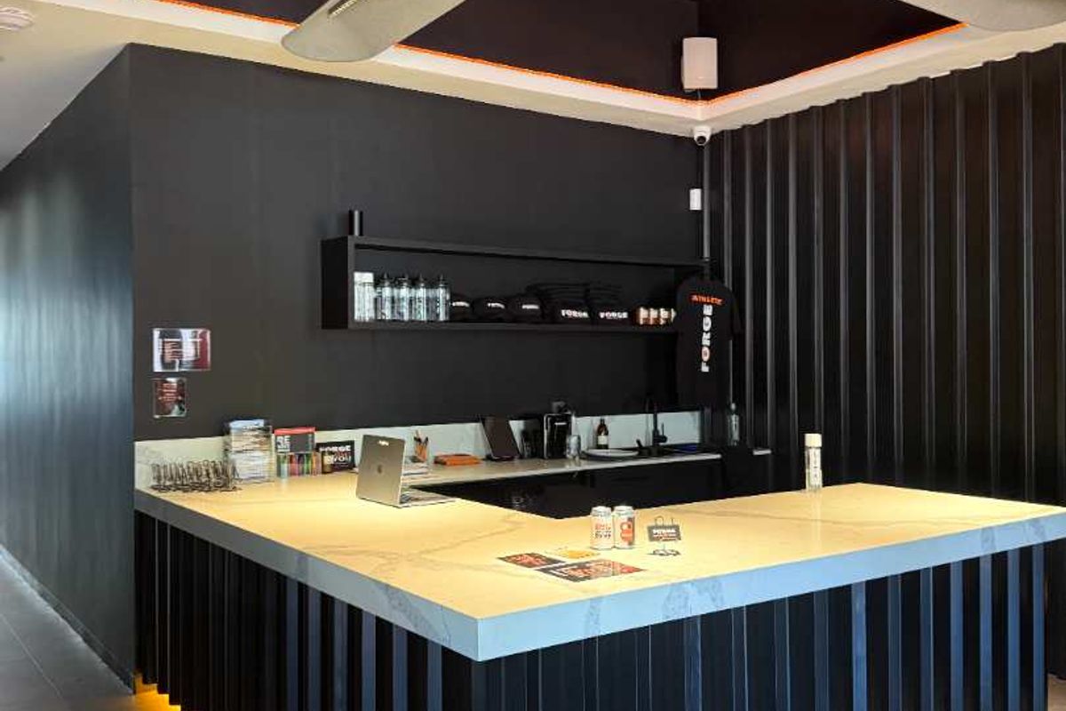 36m2 of retail space within a heated Hyrox gym ideal for fitness, chiropractors - Photo 2