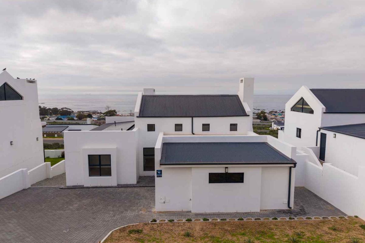 Coastal Luxury in Steenberg Cove St Helena Bay - Photo 2