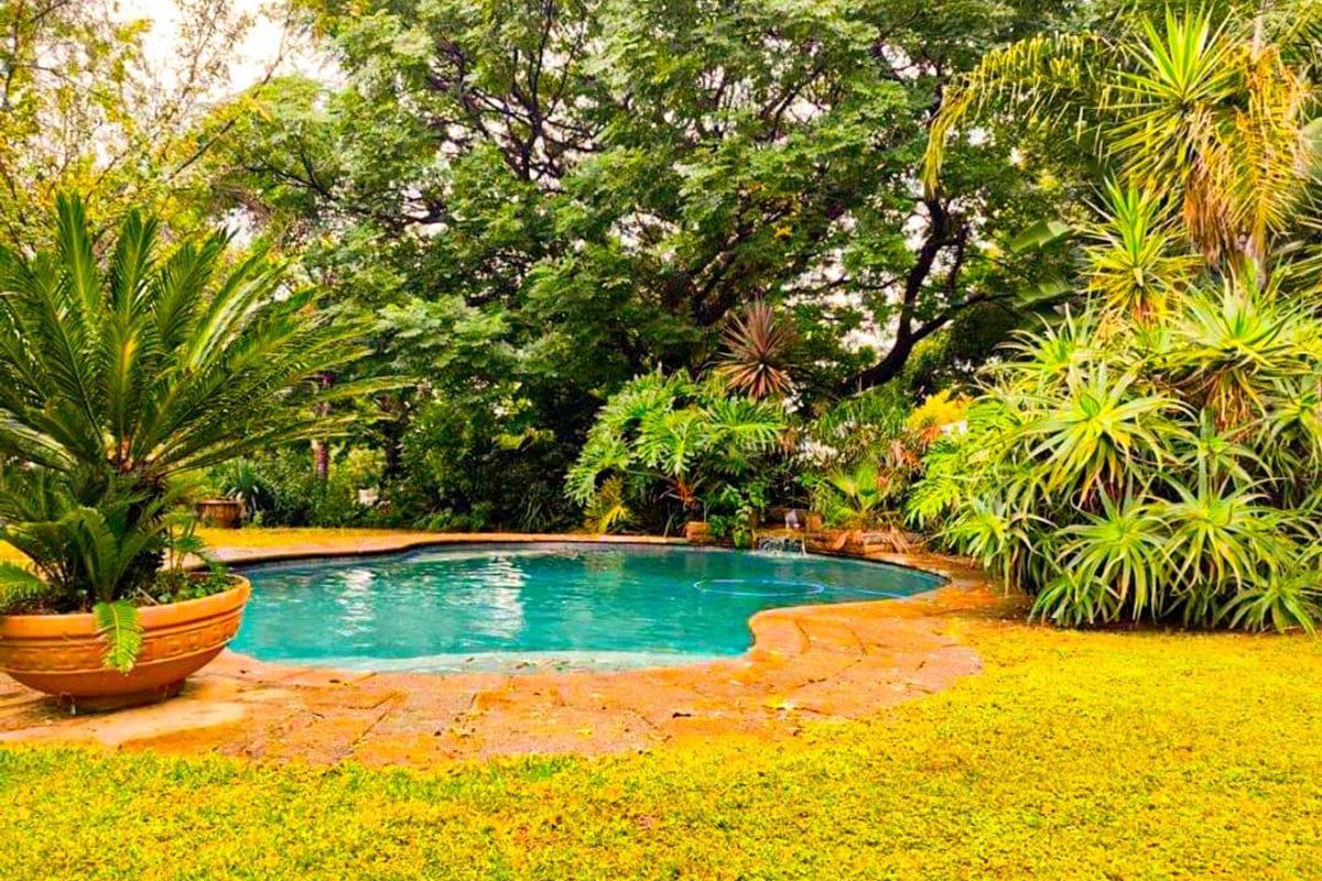 "A phenomenal residence is characterised by a generously sized land." - Photo 2