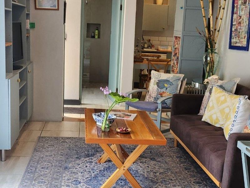 Furnished Studio Cottage in a Quiet, Private Setting - Photo 10