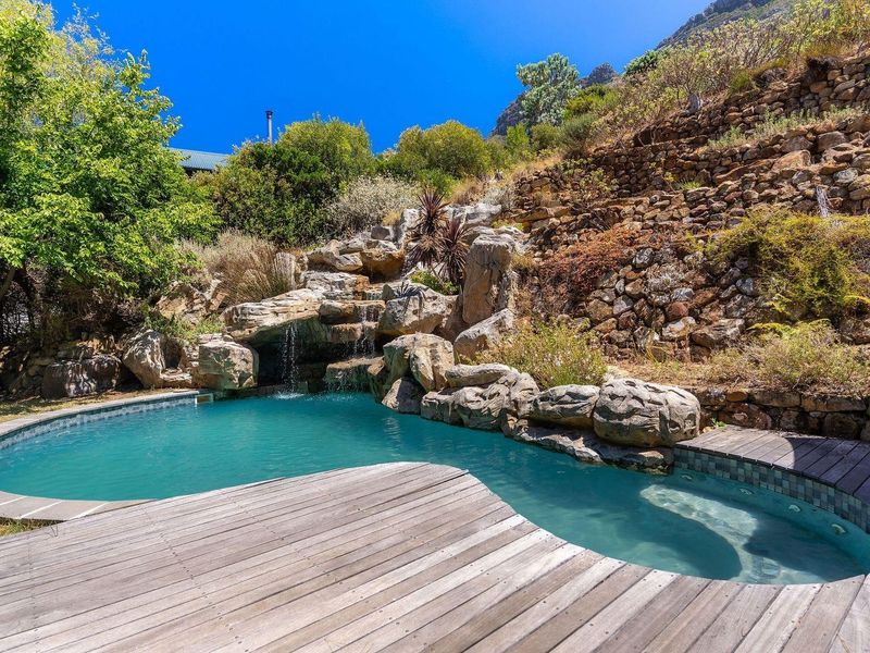 Beautiful North Facing “Philip Briel Designed”, family home. - Photo 2