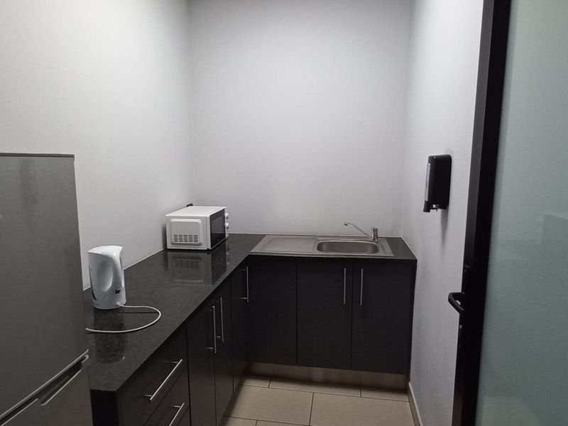 215m2 Isando Office To Let - Photo 8