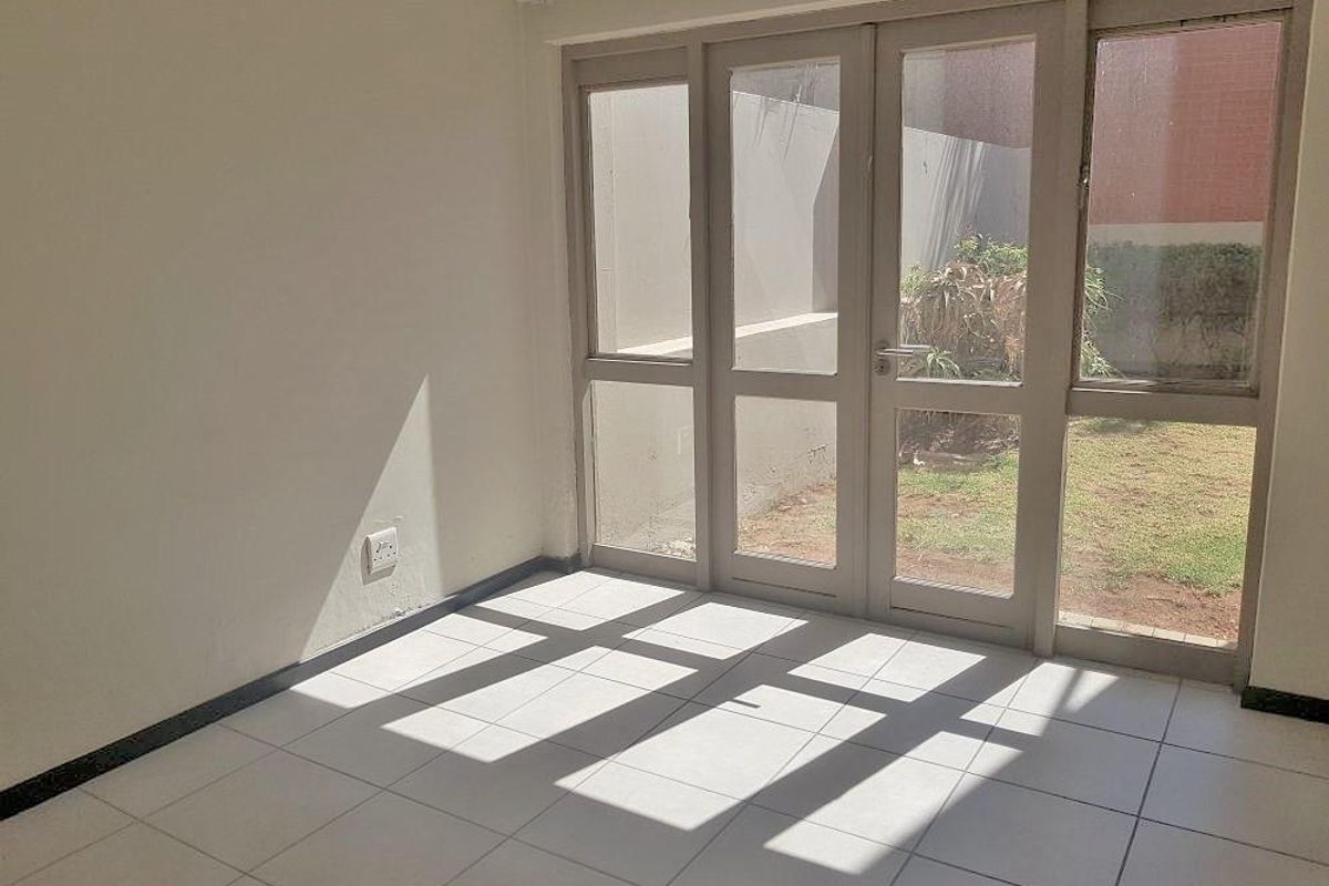 1 Bed garden apartment in Lonehill - Photo 3