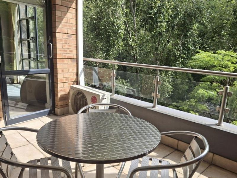 A BEAUTIFULLY FURNISHED TWO BEDROOM APARTMENT - Photo 6