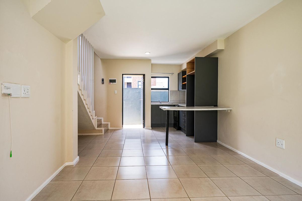 Modern 2-Bedroom Duplex – Kings Gate Estate Price: R1,050,000 | No Transfer Duty - Photo 5