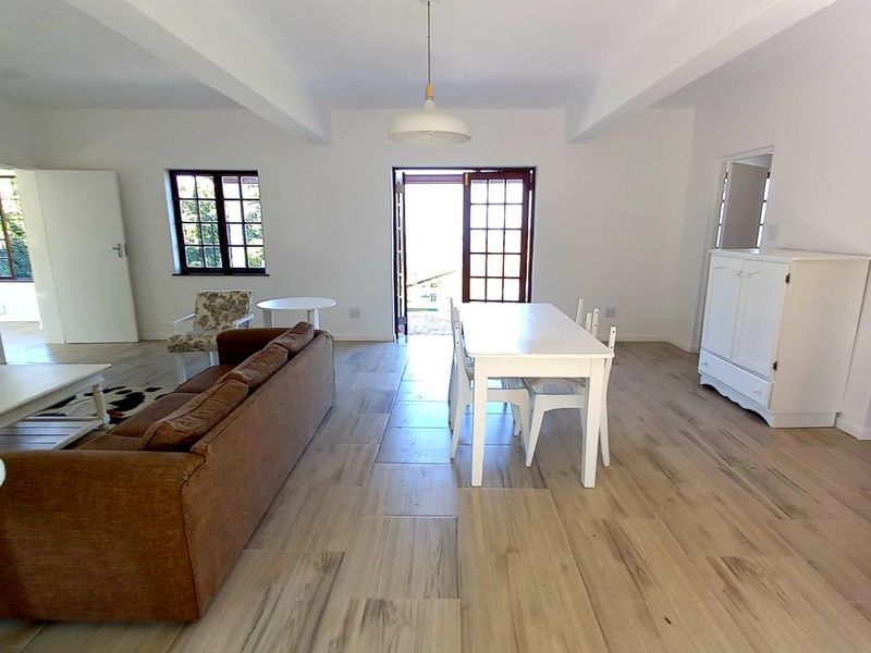 Ultra-spacious,upmarket and elegantly furnished 1 Bed ground floor apartment inclusive of Lights and Water - Photo 9
