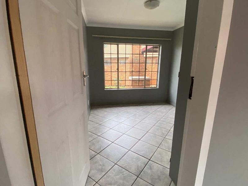 2 Bedroom Townhouse in Highveld. - Photo 7