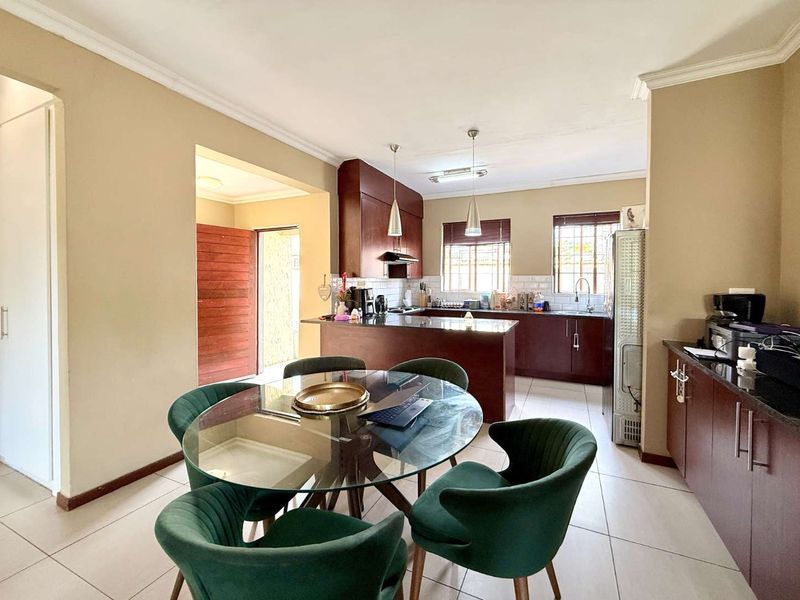 Modern Secure and Private 3 bedroom cluster - Photo 8