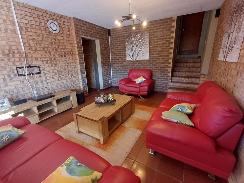 Glenvista,4 Bedroom house with study - Photo 3