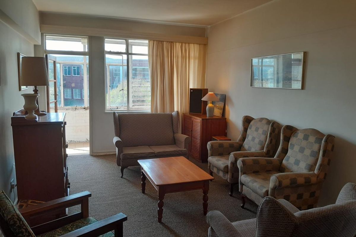 Spacious 105sqm Waverley Apartment in a Secure Boomed Area - Photo 2